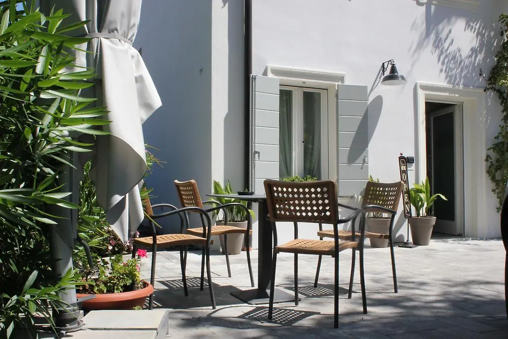 Punto 41 Hotel Peschiera del Garda 0*,  Italy